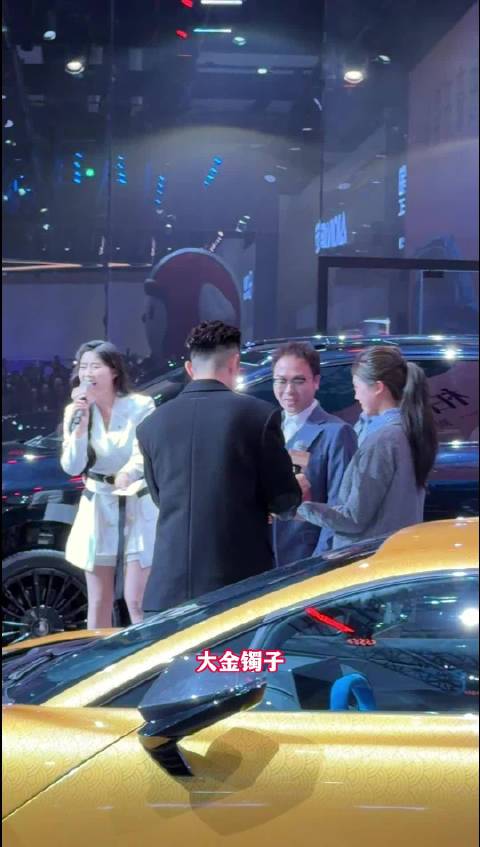 《我的宣言》一响，车展变婚堂！周柏豪温暖证婚新人