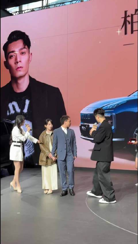 广州车展浪漫升级！新人获周柏豪证婚全场合唱祝福