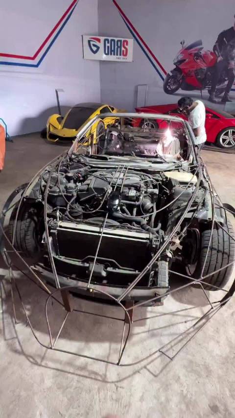 阿三手搓布加迪，别说，有点东西