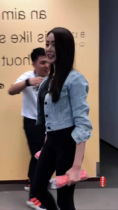 张天爱的小翘臀