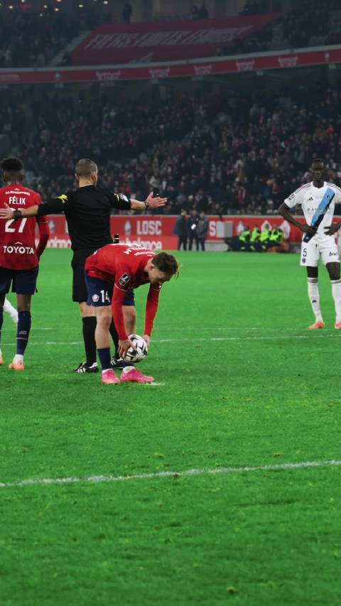 布洛霍尔姆冷静打入勺子点球