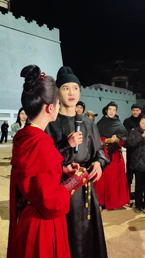 陈哲远 吴谨言江山为聘杀青，感觉这个哲远又瘦了