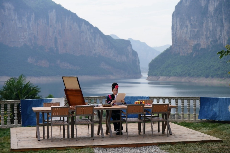 演了王鸥师姐，又演杨紫母亲，39岁金丰又凭《乌蒙深处》惊艳观众