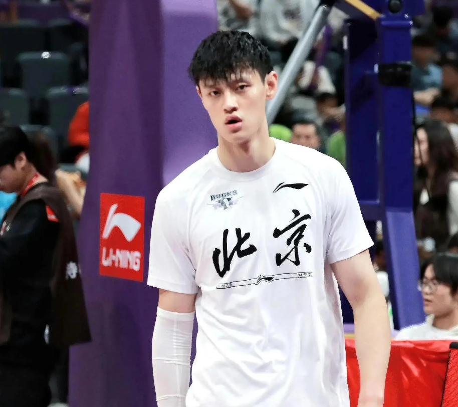 悬念揭晓！曾凡博迷途知返，回归北京男篮，辅助许利民全力冲冠军