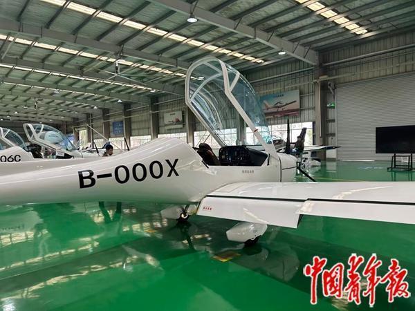 山河星航实业股份有限公司展示的低空经济相关产品。中青报·中青网记者 贾骥业/摄