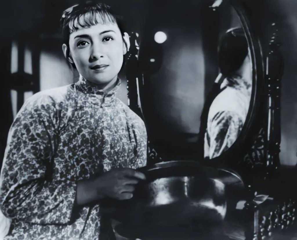 王丹凤饰演的鸣凤