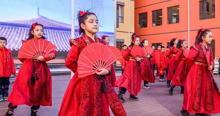 城市IP赋能校园！花木兰带少年解锁“忠孝文化”新打开方式