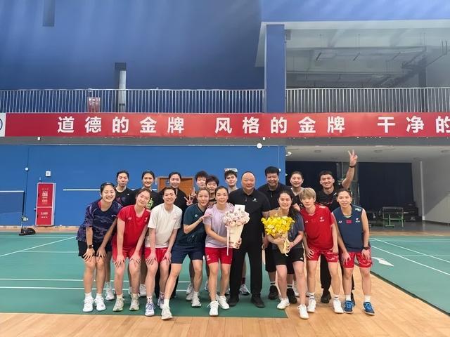 陈清晨发文告别国家队，曾与贾一凡搭档获巴黎奥运会羽毛球女双金牌