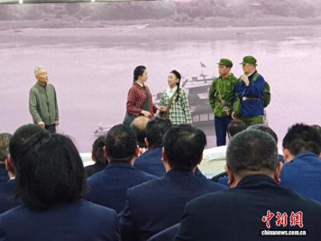 1125գǱֳʫݻعˡ߽衱ʱڵĴǹɷʷ˼ 