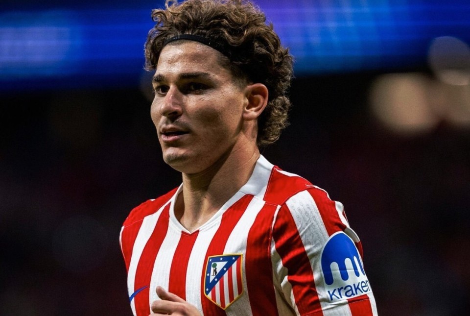 记者：巴萨已经就阿尔瓦雷斯的转会与马竞进行了接触