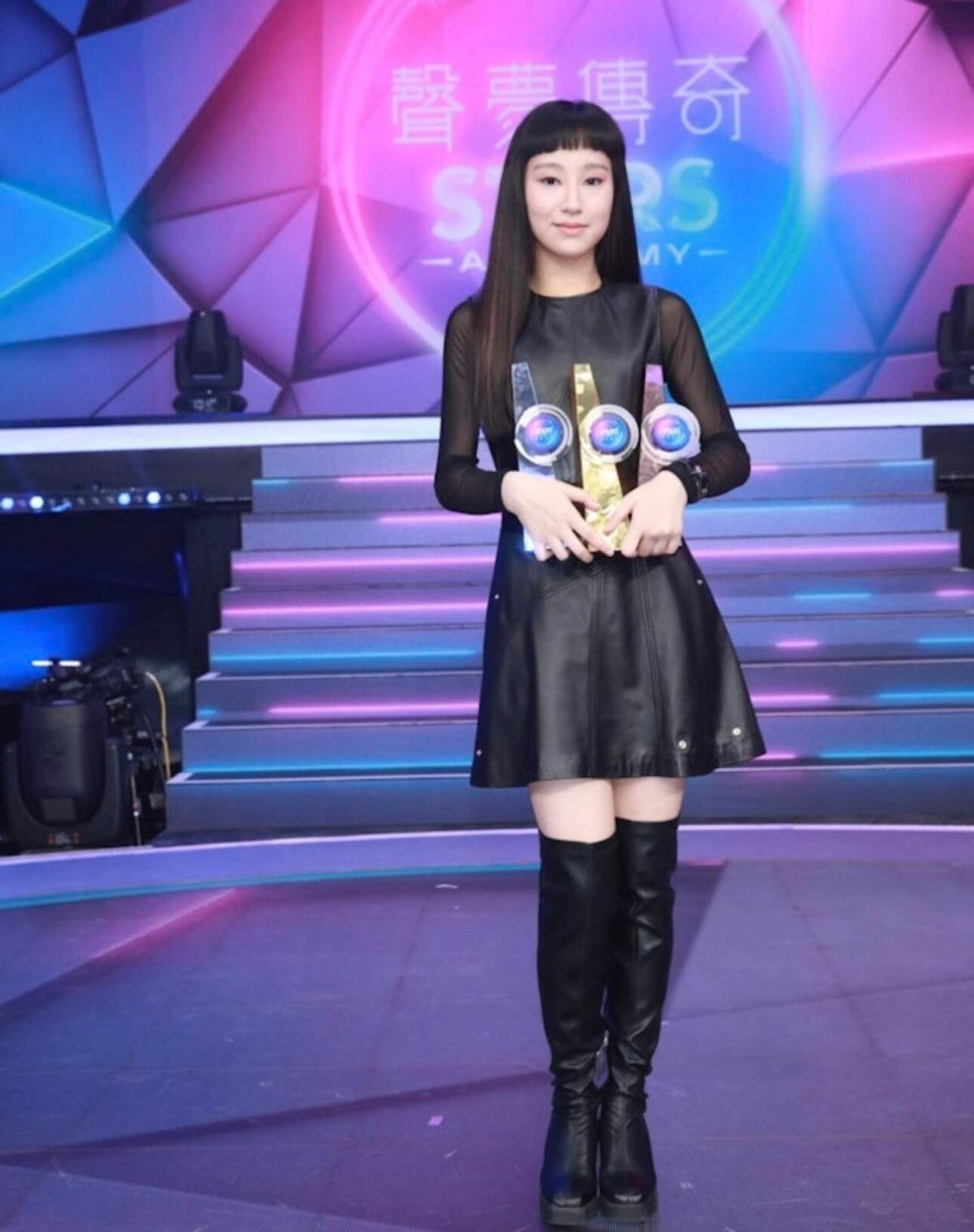 TVB前乐坛小天后获富豪赏识，邀请做演唱会嘉宾，获赞前途无量