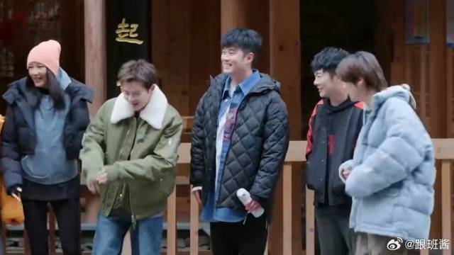 鹿晗有点心眼子全用王勉身上！故意安排他站瞿颖身边，妥妥小矮人