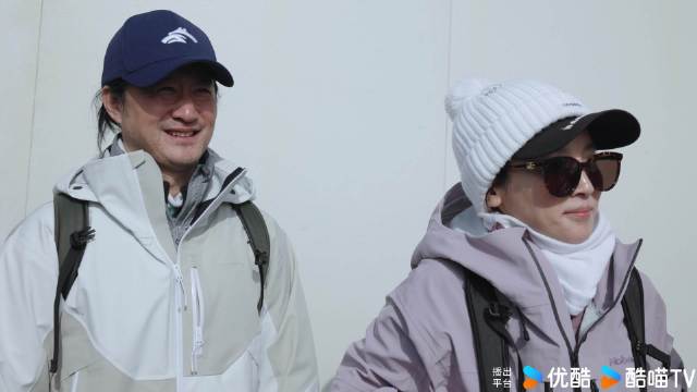 吴京谢楠赴长城站庆40周年赠祖国辣椒酱