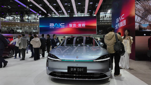 鸿蒙智行享界S9与S9T双车亮相广州车展