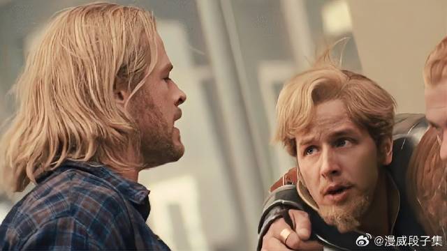 没有神力的雷神面对守护者 为了保护同伴安全，独自上前