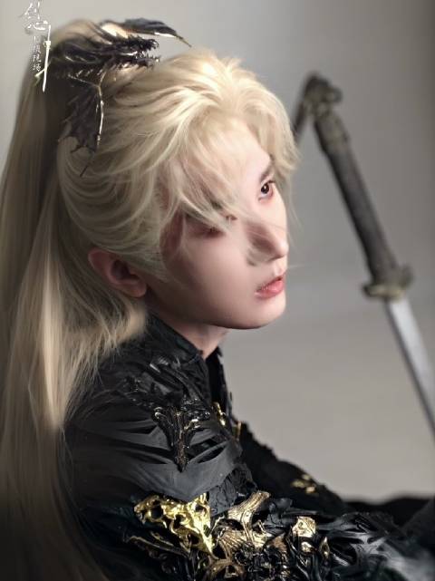 成毅白衣执剑诠释王权少主孤傲宿命