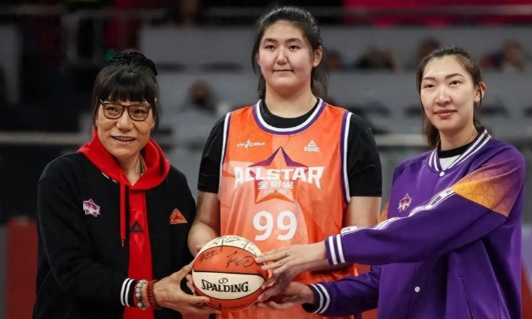 女篮迎来一大利好！三大中锋全部无缘WCBA：宫鲁鸣这下赚翻了？