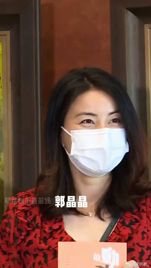 霍启刚郭晶晶三代同框，朱玲玲与儿媳气质出众