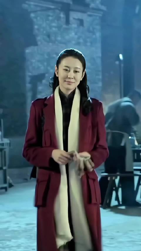 你款款走来，像一道光照亮了你，风姿绰约，深情而又温暖王乐君伪装者程锦云