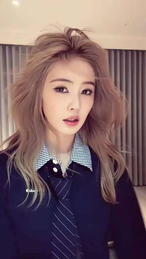 白鹿金发演绎Chanel舞蹈