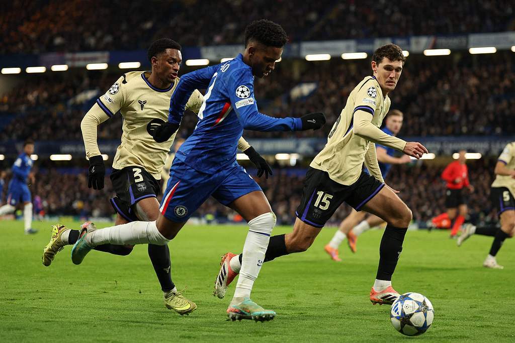 和亚马尔同为2007年出生的埃斯特旺此役表现出色。