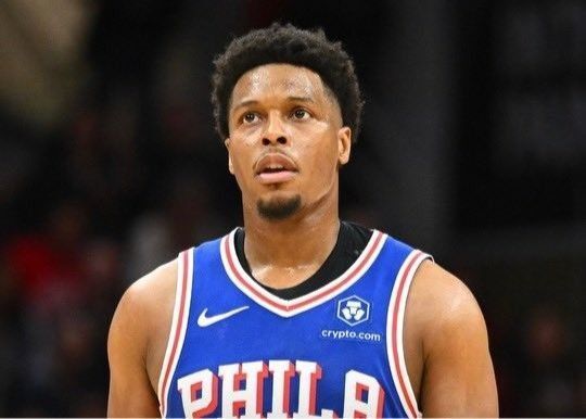 输惨了！76人落后超40分，球迷高呼让洛瑞登场