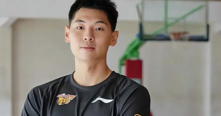 还未完全康复？崔永熙深蹲30个+卧推11个+弹跳3.44米 美女记者大赞