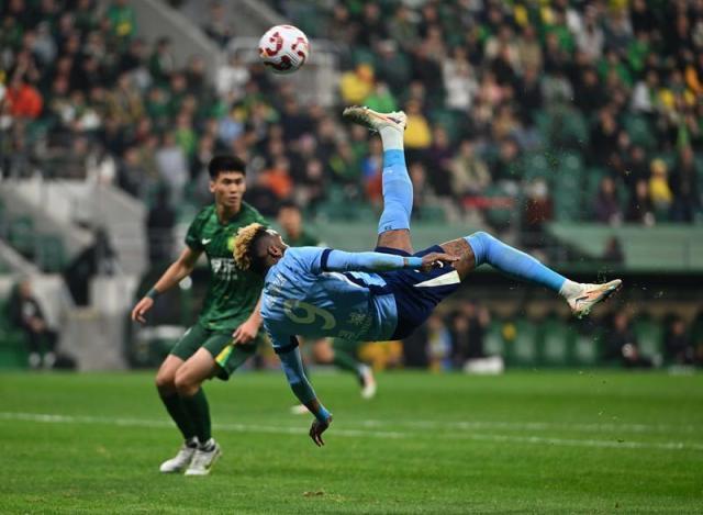 2025赛季中超十大争议：保级战不同步 布彭扎坠亡比赛照常