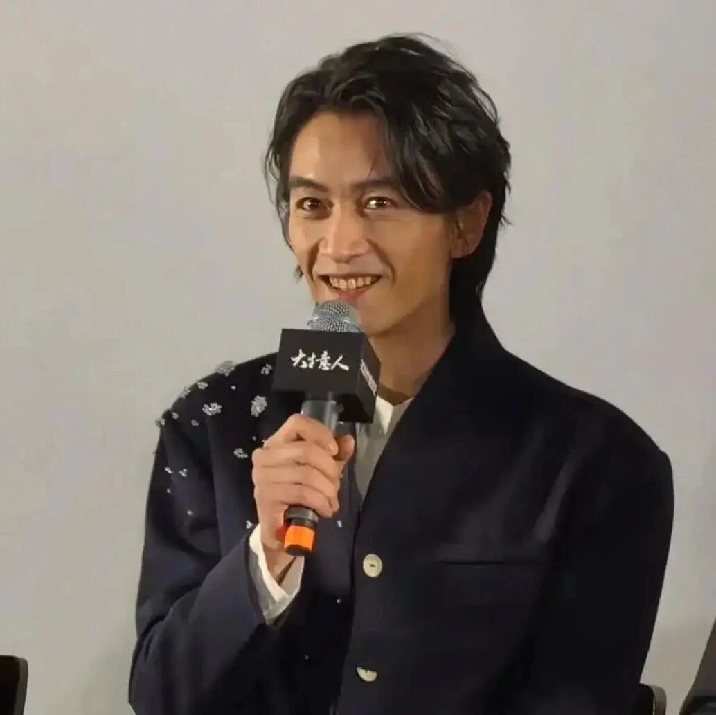 陈晓疑回应暴瘦状态，换掉用了11年的神雕背景图，彻底跟过去告别