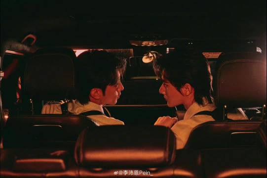 李沛恩江衡今日份双人合照更新 双份颜值暴击 这组图很有氛围感