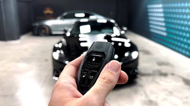 阿斯顿·马丁，西装暴徒的感觉