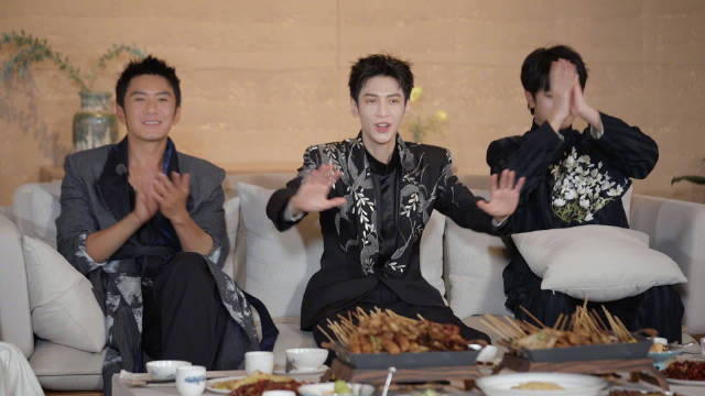 龙吟小队@罗云熙Leo 牵头和@MIC肖顺尧Aero @敖子逸 @方方方方方逸伦