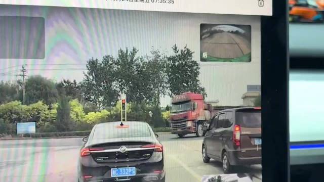 五菱司机在车里一定被吓的手忙脚乱