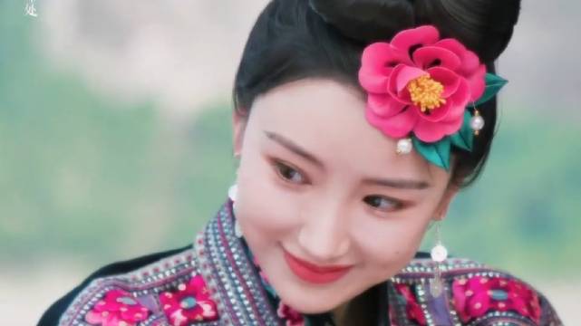 毛晓彤秦俊杰新剧反差互动引关注