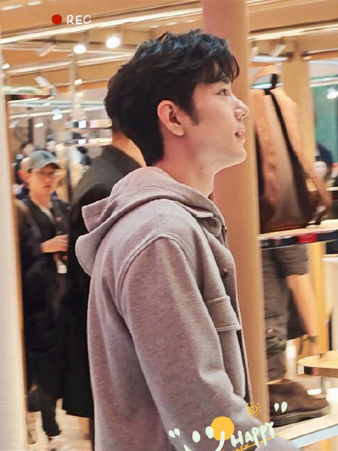 粉丝近距离偶遇肖战王一博，激动分享见面细节