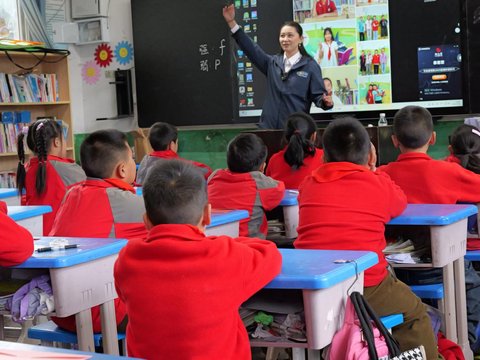 “不务正业”车企教书育人，上汽大众"三维赋能"乡村学子综合成长