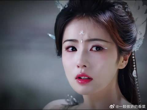 她真的太害怕这是一场梦了，生怕风一吹，他就消失了