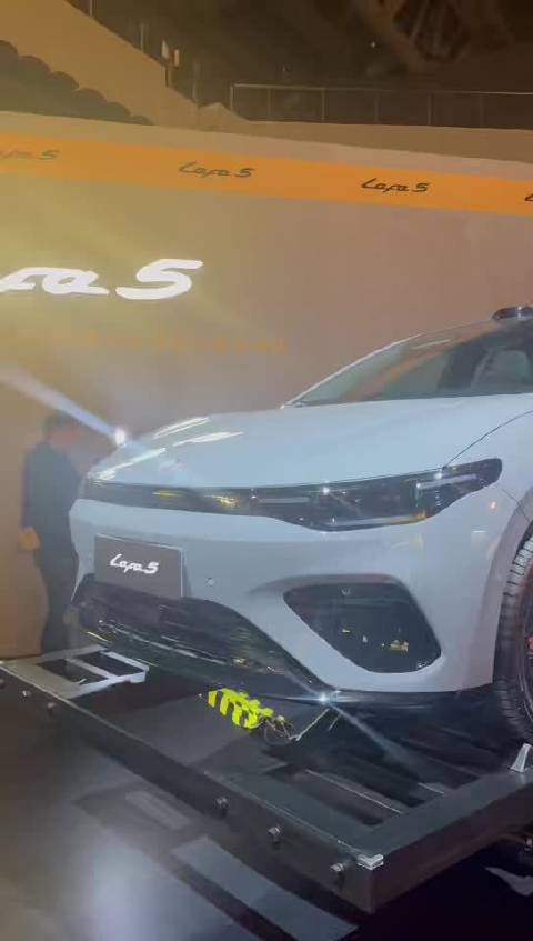 零跑Lafa5上市，售价9.28至11.68万元