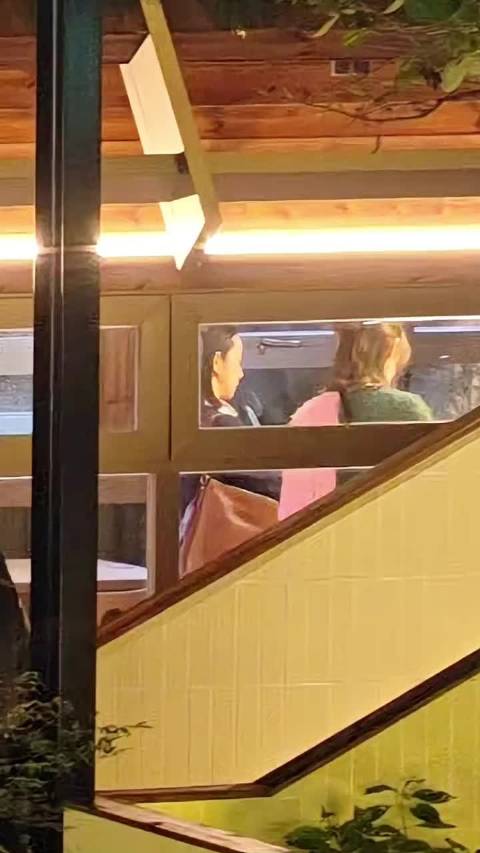 武汉偶遇林依晨张艺凡拍电影