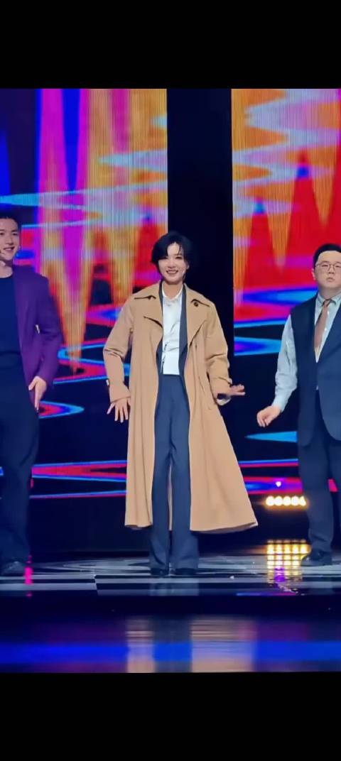 万茜这样比那些露大腿的穿搭还要迷人！