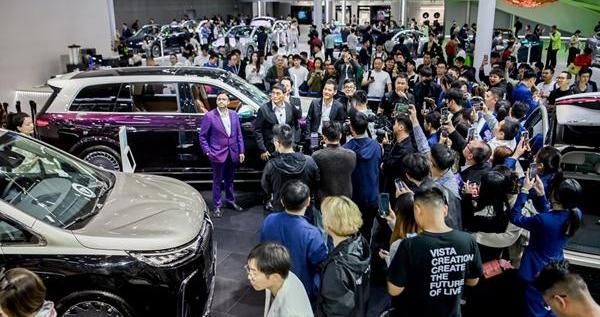 岚图“三旗舰” 欲圆豪华梦