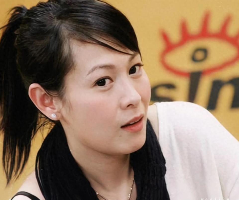 刘若英走红毯脸崩了，本人发文疑似暗暗回应，晒精修图挽尊！