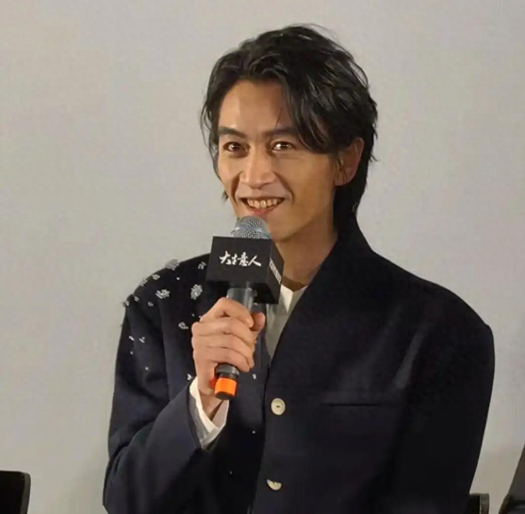 落地凤凰不如鸡？52岁蔡少芬为钱奔波瘦脱相，被王晶嘲讽不上进