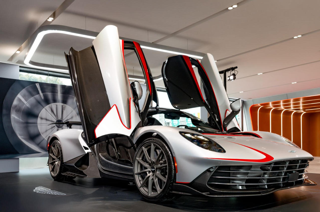 不做电动先锋，做混动极致 阿斯顿·马丁的差异化生存