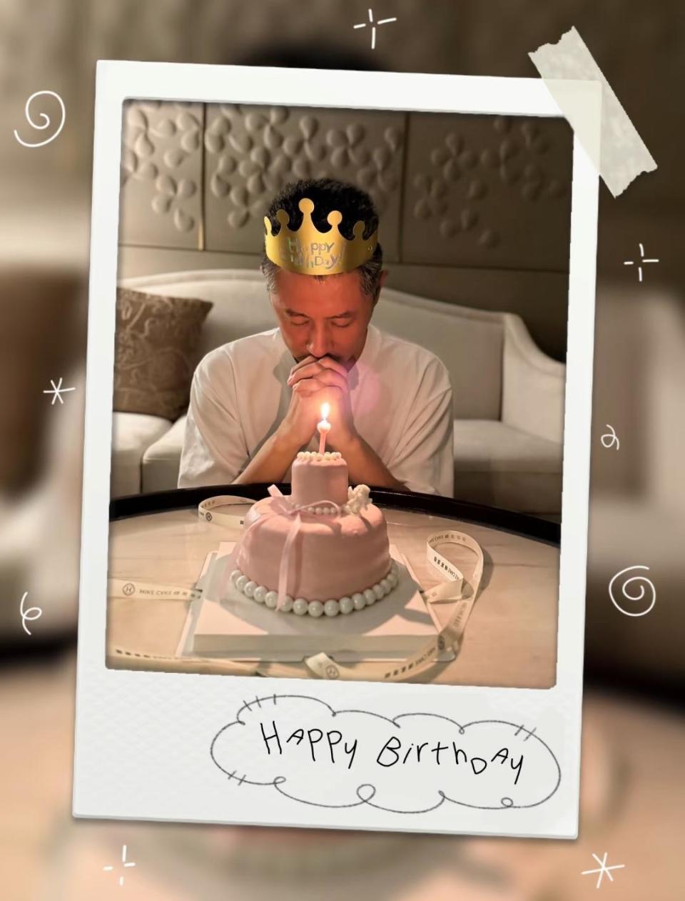 曝任重晒46岁生日照，一头白发让粉丝心疼，老婆孙骁骁给他订粉色蛋糕