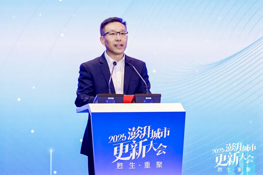 上海报业集团党委副书记、总经理、副社长胡明华