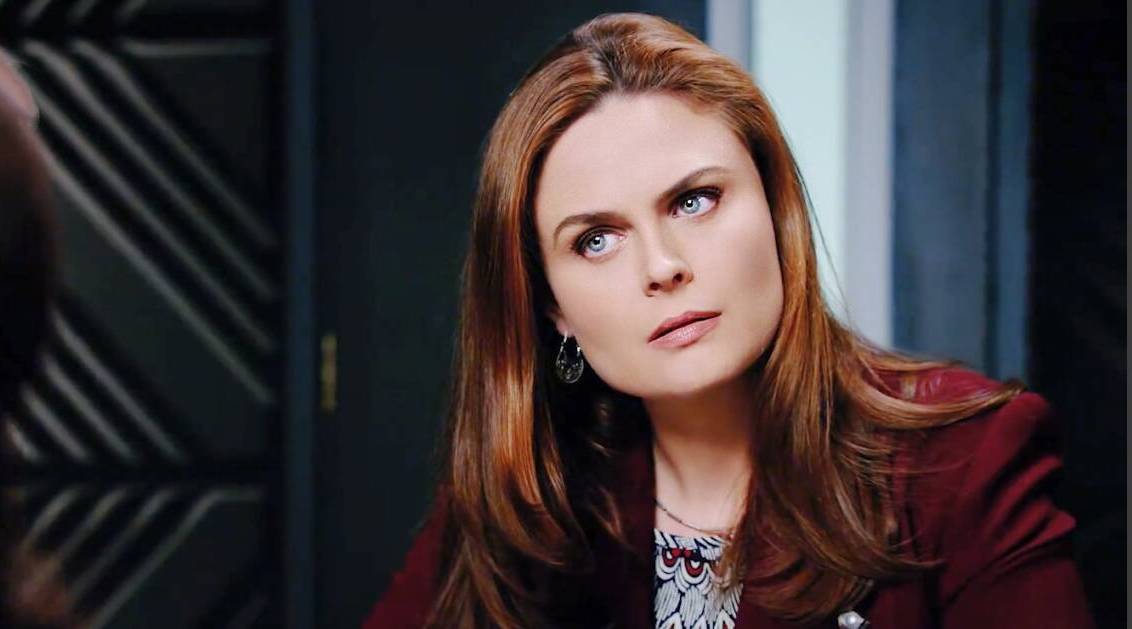 逃犯越狱钻树洞惊现骸骨