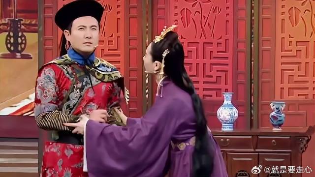 戚薇趴地上飙哭戏，谁料沈腾全程看记词器，无动于衷！