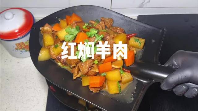 男子自制红焖羊肉香气四溢引邻居敲门