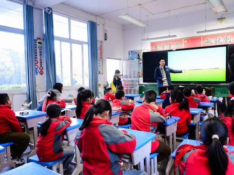 上汽大众的破局智慧：ESG战略如何让公益成为企业增长的引擎？